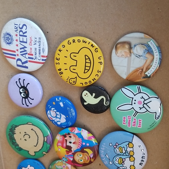 14 BUTTONS PINS - Picture 3 of 4